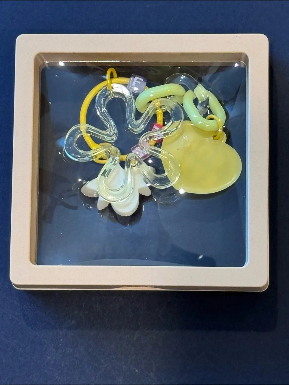 NWT Bumble Bee Heart Charm Keychain Yellow Beaded Bag Clip in Shadow Box